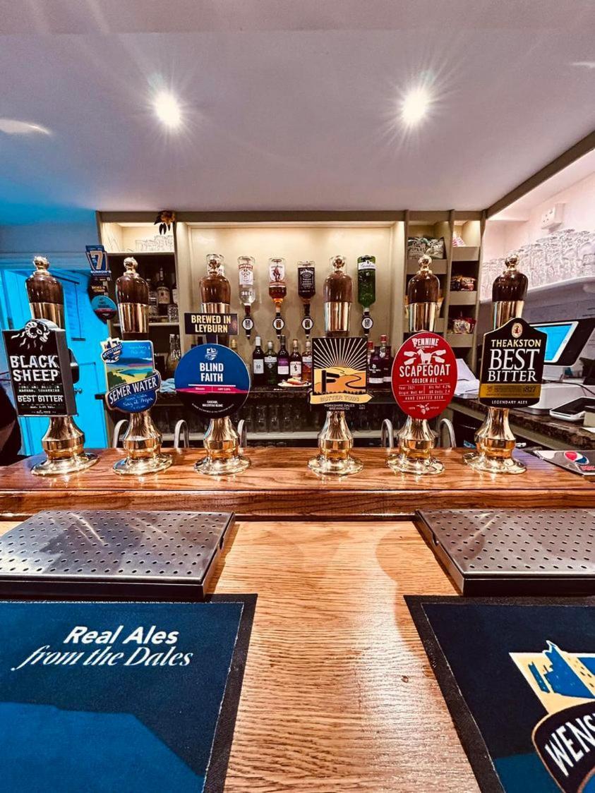 Redmire Village Pub Екстер'єр фото