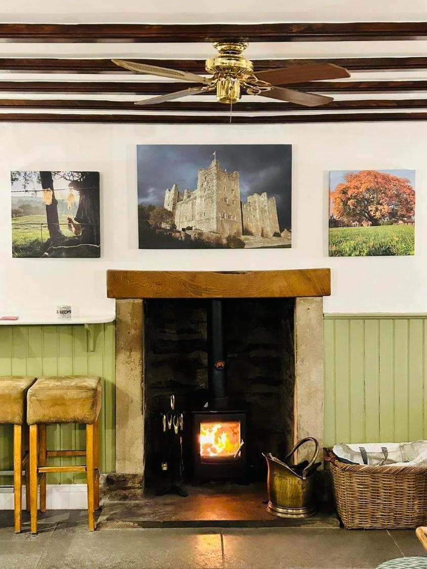 Redmire Village Pub Екстер'єр фото